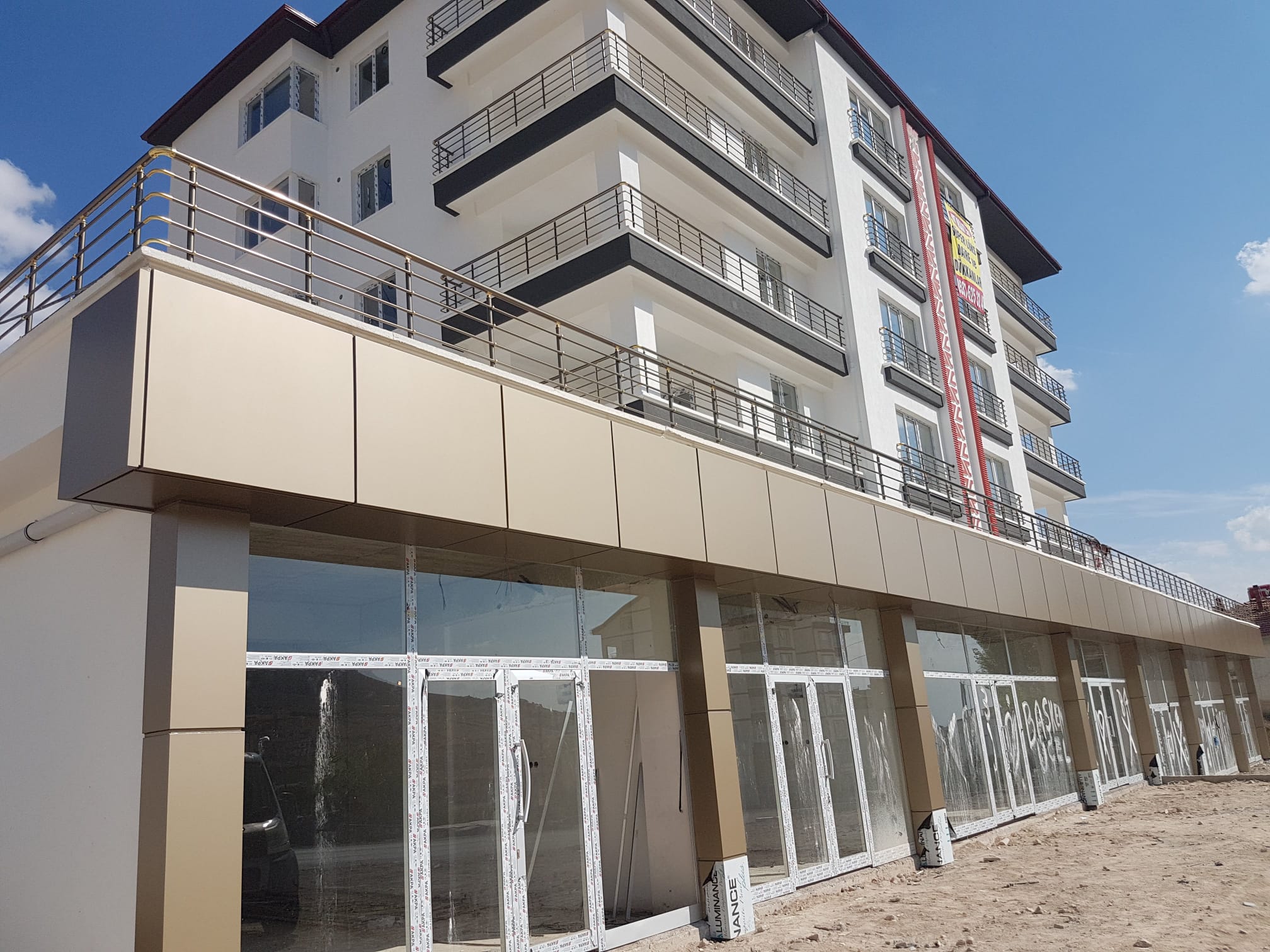 Alüminyum Bina Giriş Kapıları